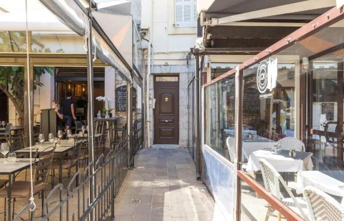 Appartement Authentique Situe En Plein Centre D'Antibes Exterior photo