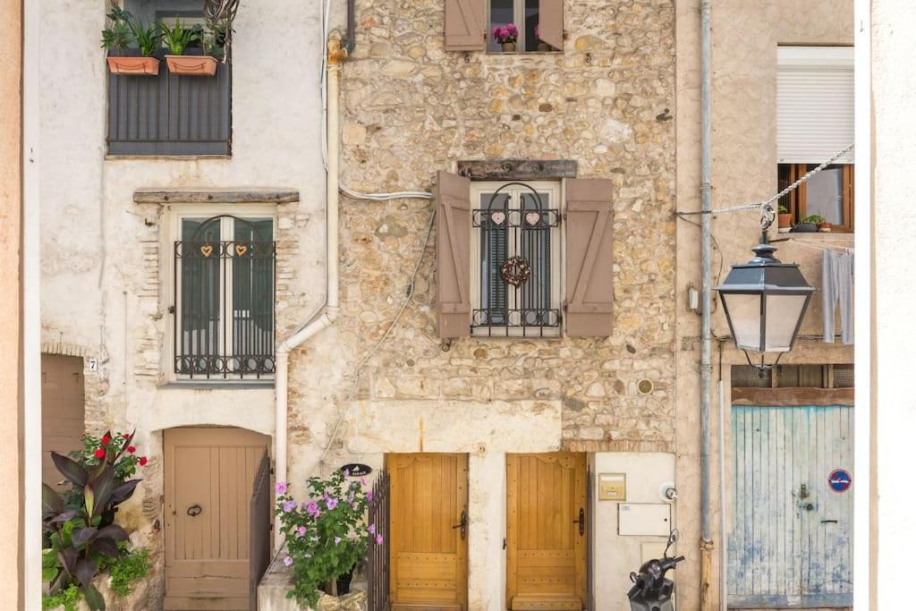 Appartement Authentique Situe En Plein Centre D'Antibes Exterior photo